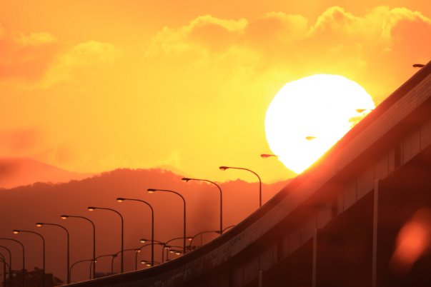 琵琶湖大橋　朝日